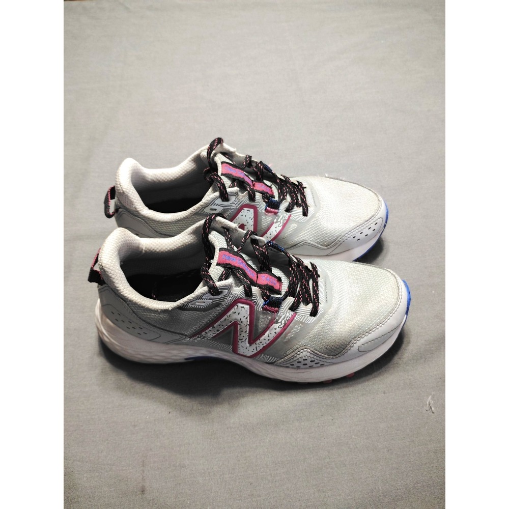 New Balance 410v8 Women’s 7 Men’s 5.5 Gray Pink WT410LR8 Trail Running Shoes EUC